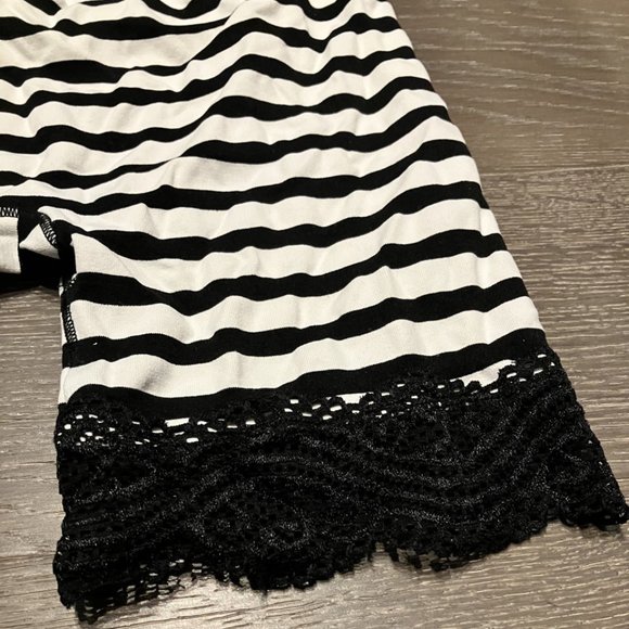 ⭐Host Pick⭐ Free People B&W Stripe Shorts With Lace Detail - Picture 3 of 3